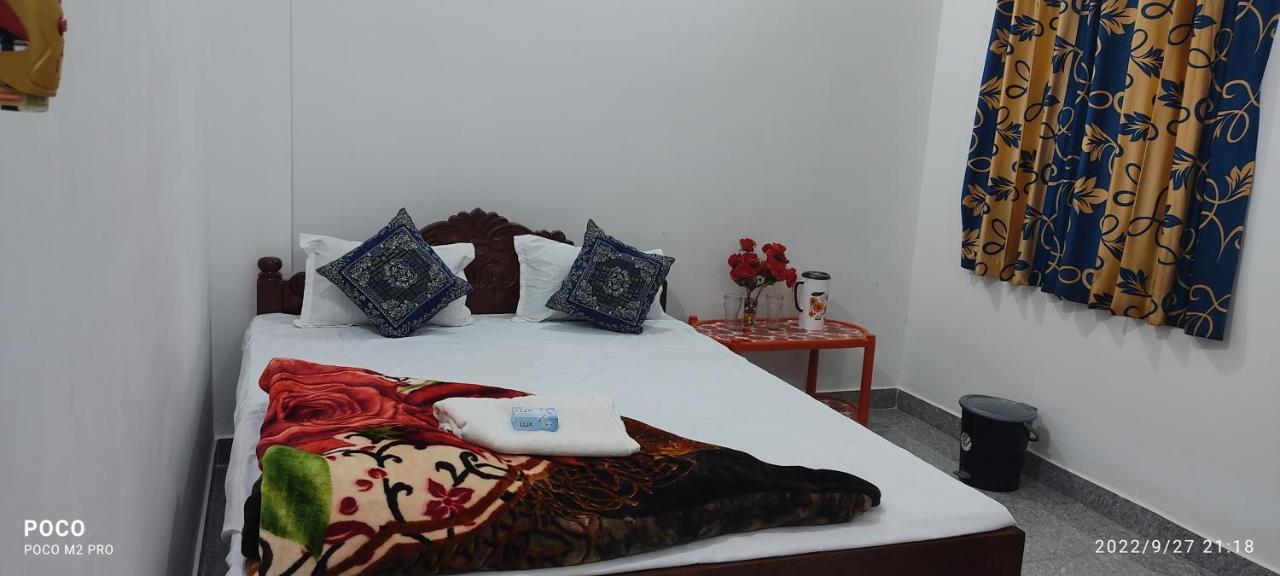 Hotel Neel Dipayan Bāghmundi エクステリア 写真